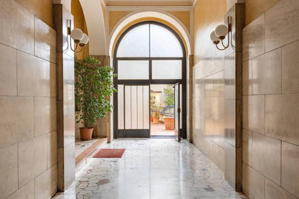 appartamento in vendita a Milano in zona Piazzale Lodi