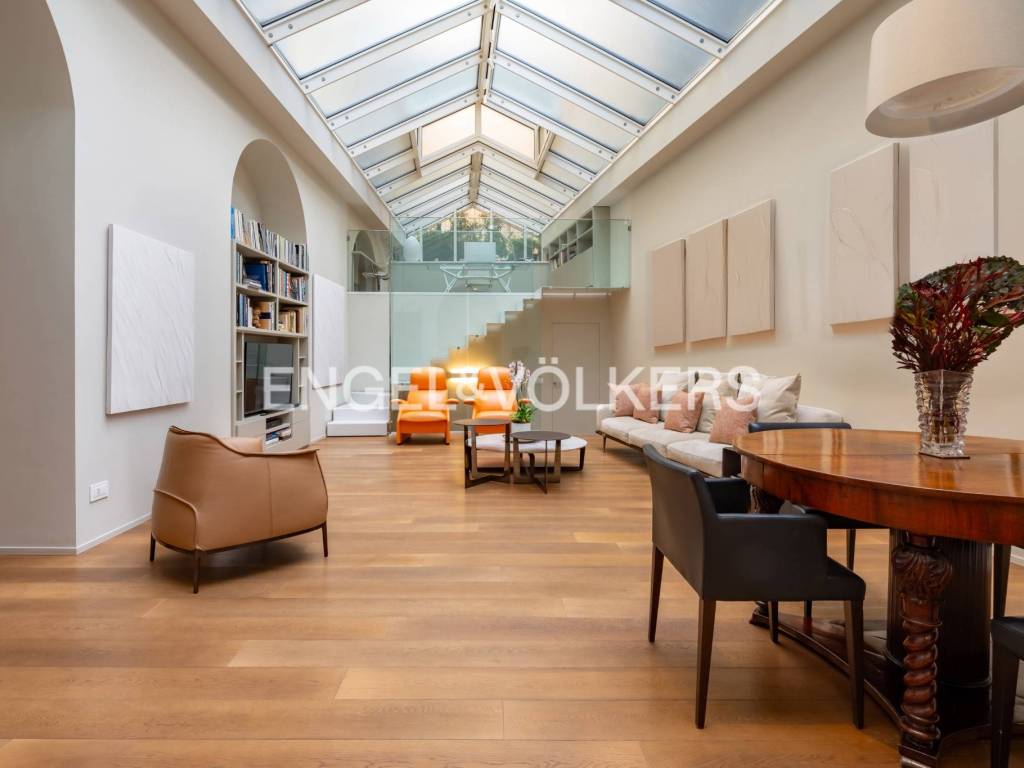 appartamento in vendita a Milano in zona Porta Nuova