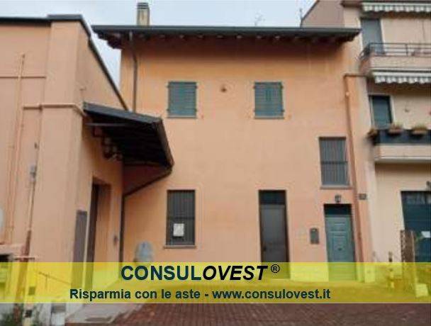 appartamento in vendita a Milano in zona Barona