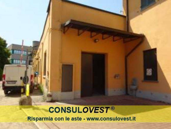 appartamento in vendita a Milano in zona Barona