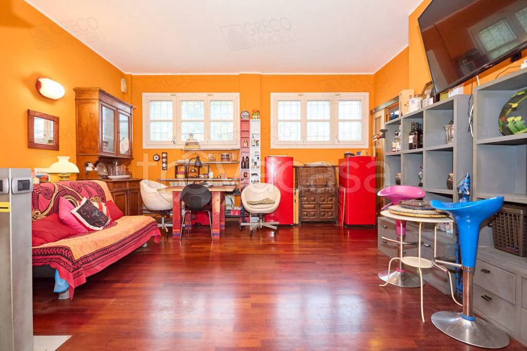 appartamento in vendita a Milano in zona Cascina dei Pomi