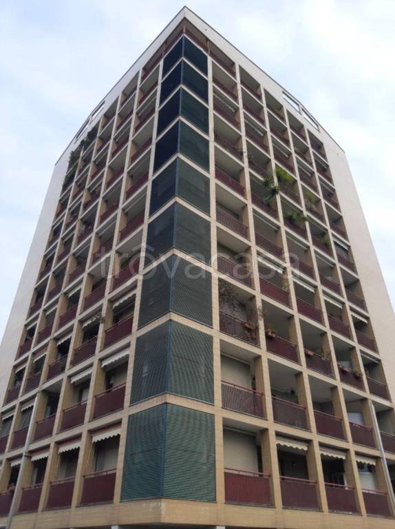 appartamento in vendita a Milano in zona Quinto Romano