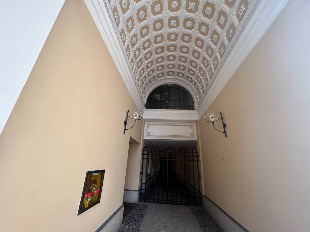 appartamento in vendita a Milano in zona Cadorna