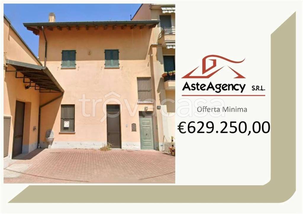 casa indipendente in vendita a Milano in zona Barona