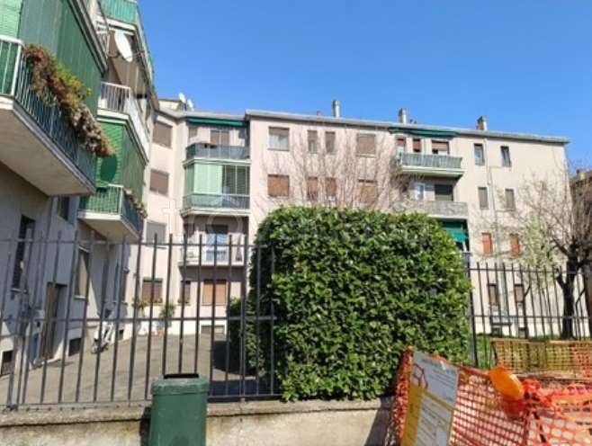 appartamento in vendita a Milano in zona Quinto Romano
