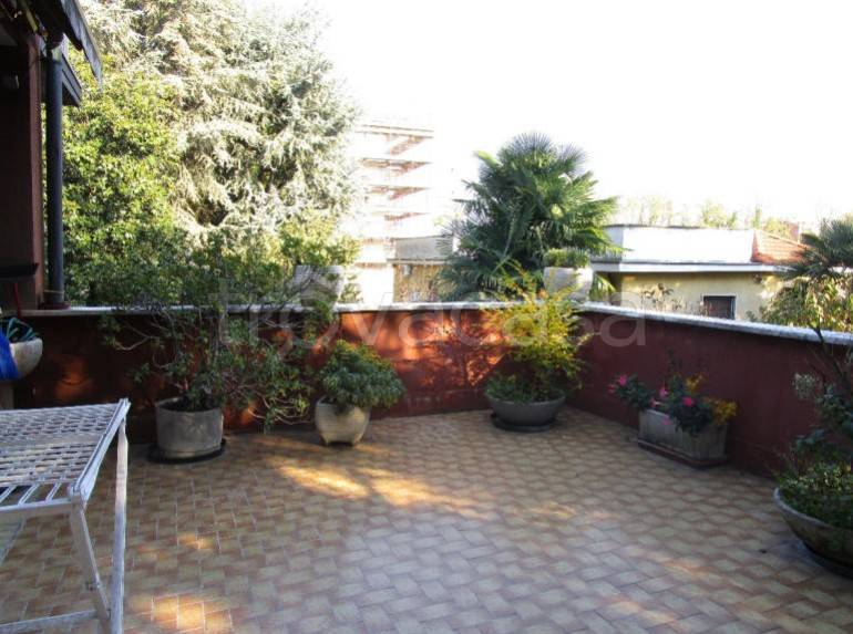 appartamento in vendita a Milano in zona Baggio