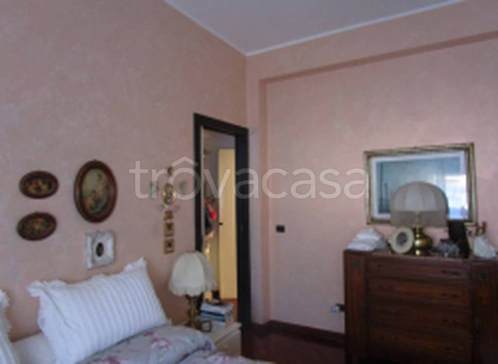 appartamento in vendita a Milano in zona Baggio