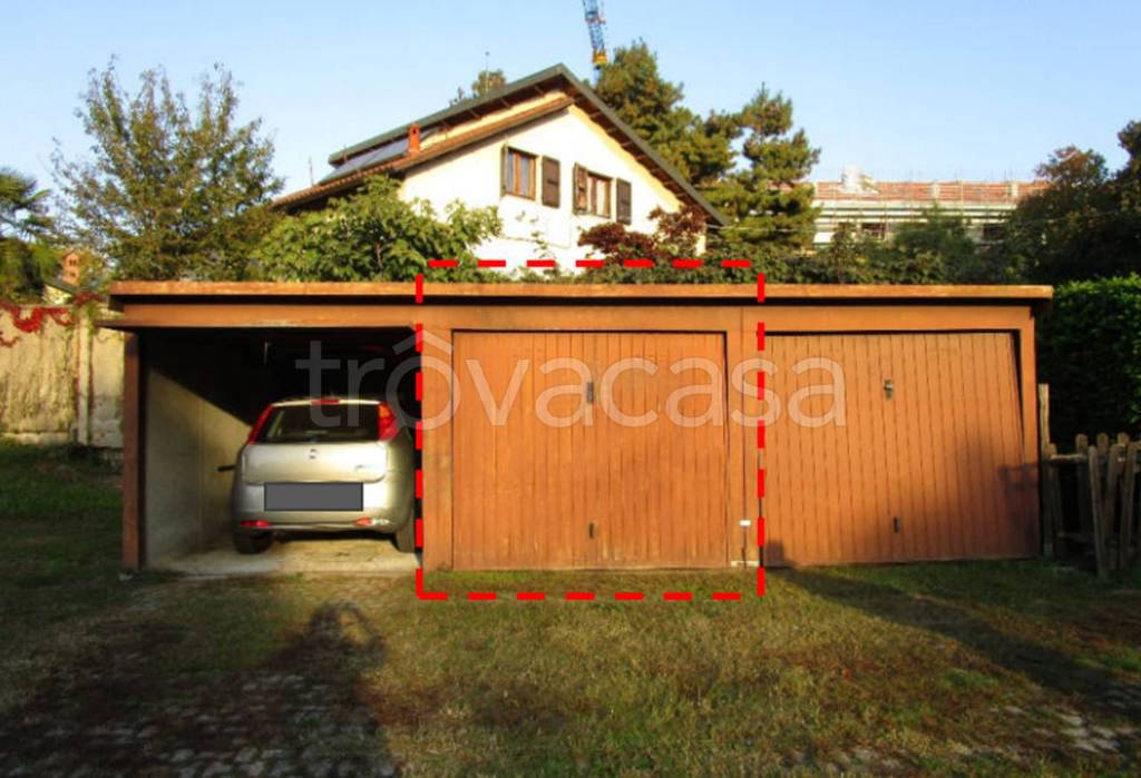 appartamento in vendita a Milano in zona Baggio