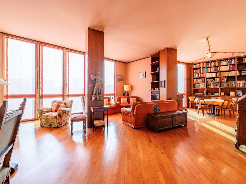 appartamento in vendita a Milano in zona Guastalla