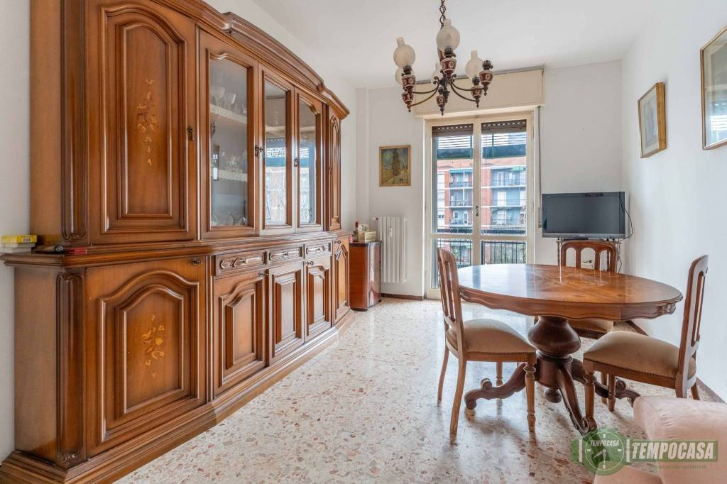 appartamento in vendita a Milano in zona Famagosta