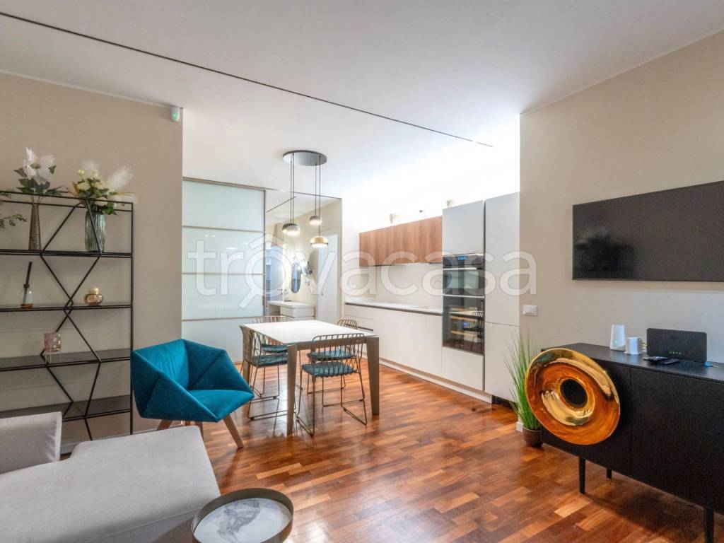 appartamento in vendita a Milano in zona Cadorna