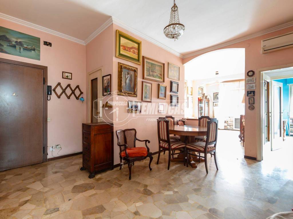 appartamento in vendita a Milano in zona Lorenteggio