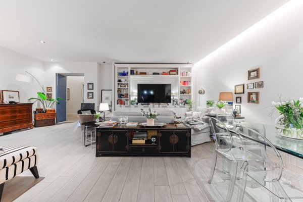 appartamento in vendita a Milano in zona Sempione