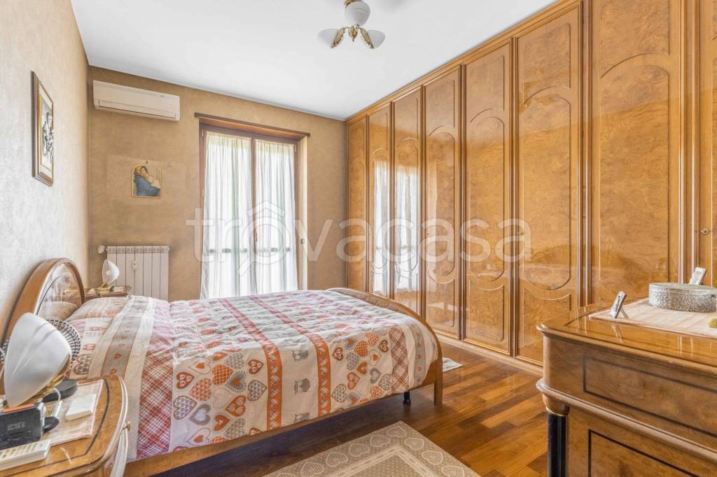 appartamento in vendita a Milano in zona Lorenteggio