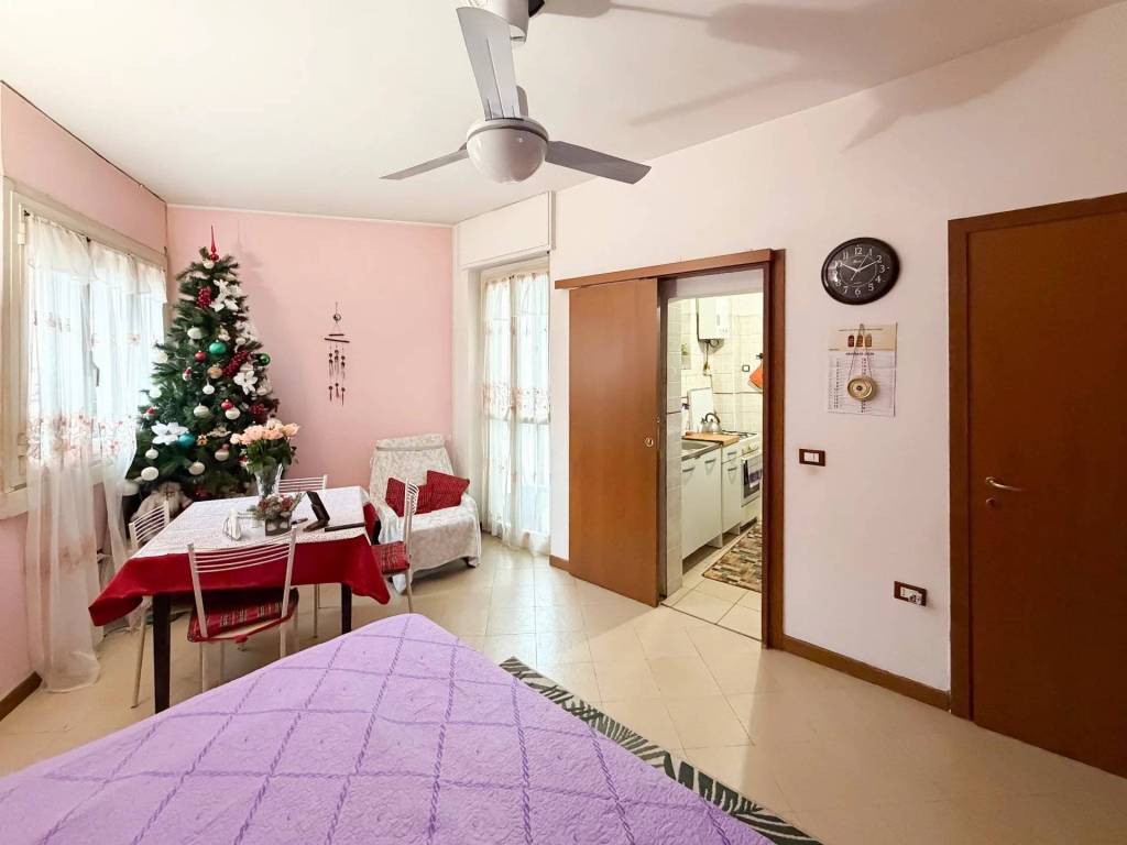 appartamento in vendita a Milano in zona Lorenteggio