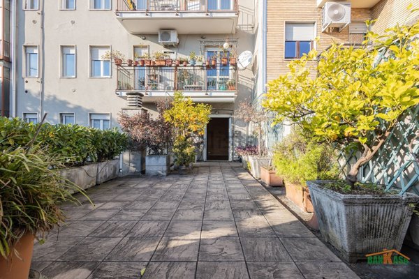 appartamento in vendita a Milano in zona Sempione