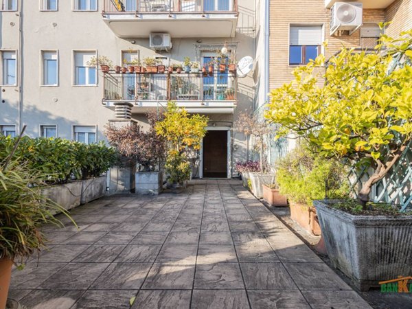 appartamento in vendita a Milano in zona Sempione