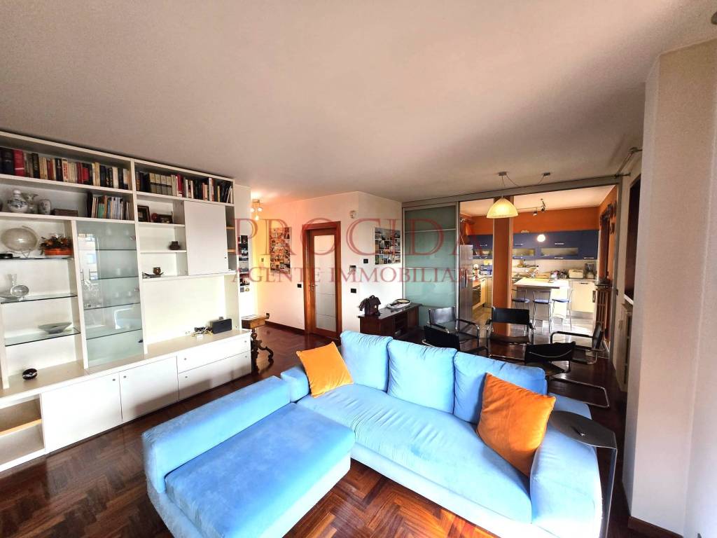 appartamento in vendita a Milano in zona Vigentino