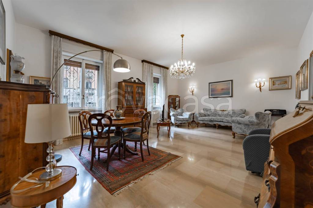 appartamento in vendita a Milano in zona Città Studi