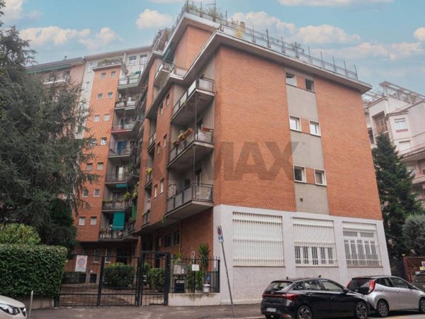 appartamento in vendita a Milano in zona Lorenteggio