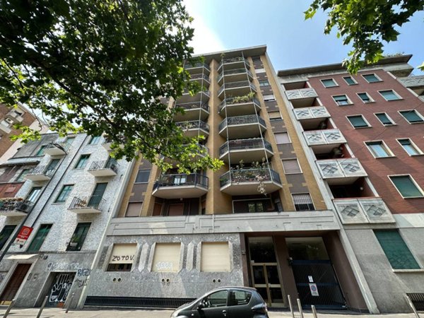 appartamento in vendita a Milano in zona Lorenteggio