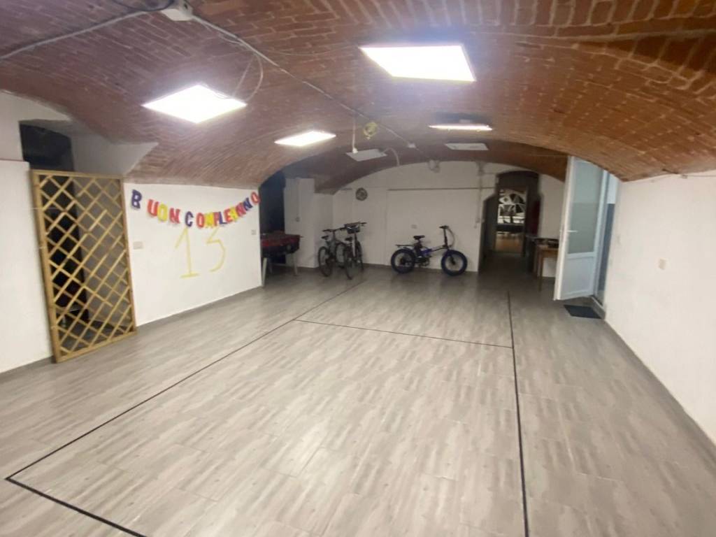 locale commerciale in vendita a Milano in zona Niguarda