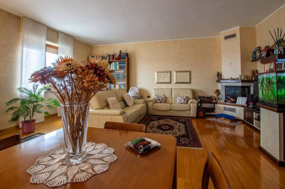 appartamento in vendita a Milano in zona Piazzale Lodi