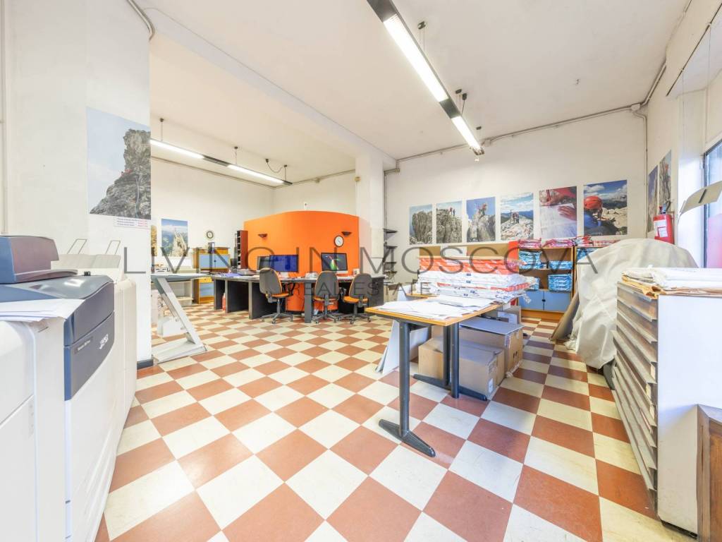 negozio in vendita a Milano in zona Porta Nuova