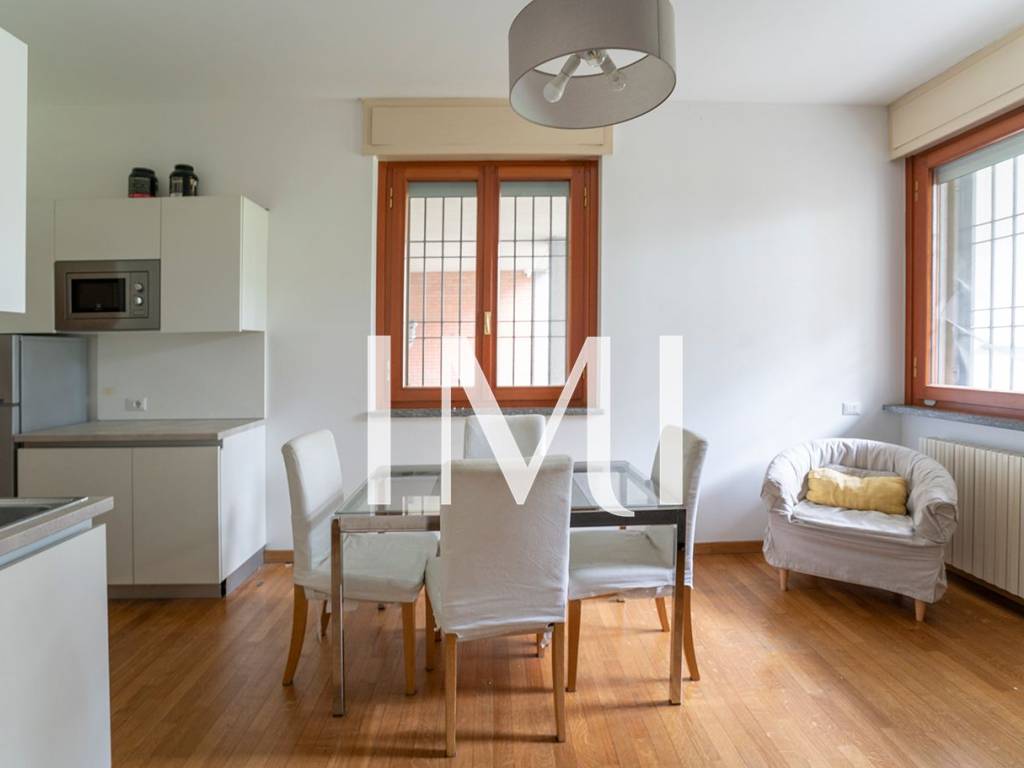 appartamento in vendita a Milano in zona Sant'Ambrogio