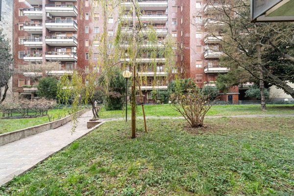 ufficio in vendita a Milano in zona Centro Direzionale