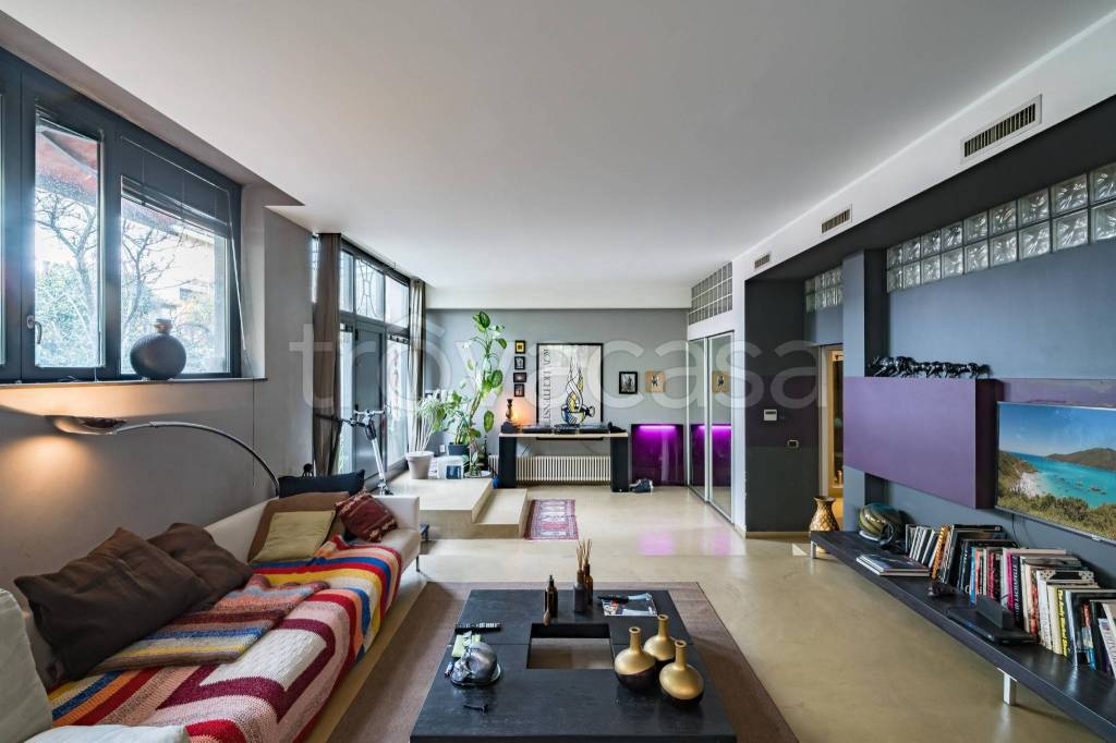 appartamento in vendita a Milano in zona Bocconi