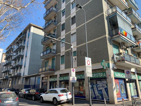 locale commerciale in vendita a Milano in zona Porta Genova