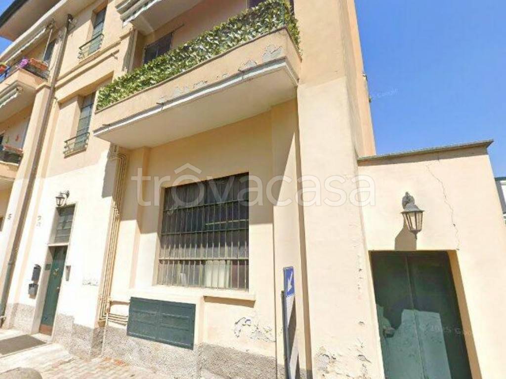 appartamento in vendita a Milano in zona Barona