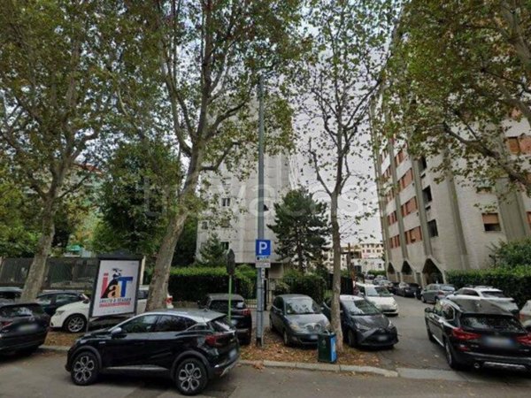 locale commerciale in vendita a Milano