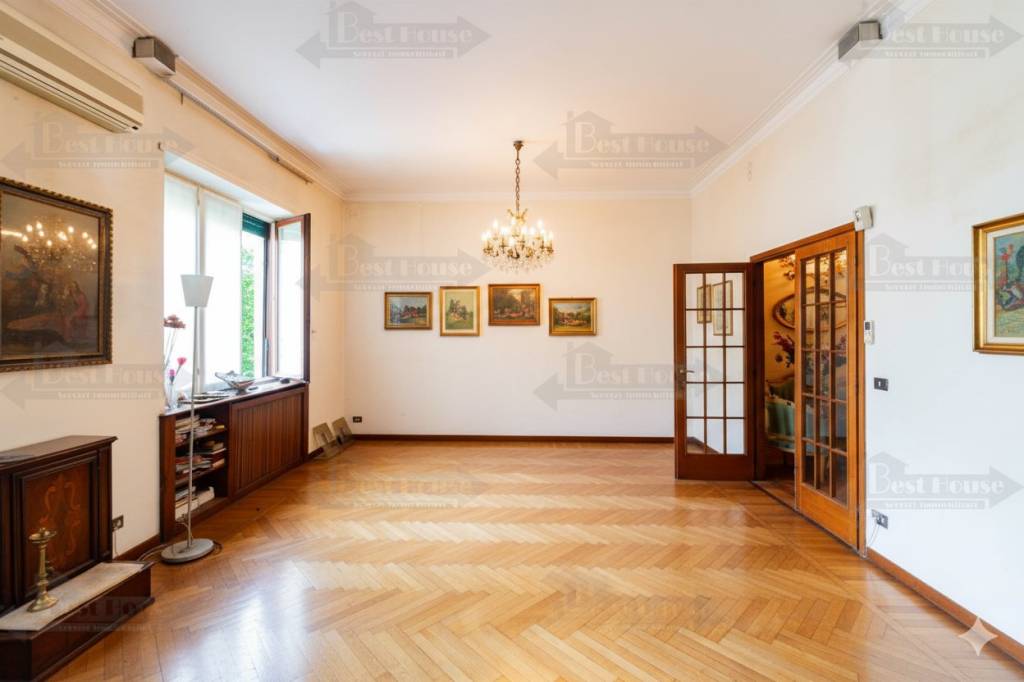 appartamento in vendita a Milano in zona Città Studi