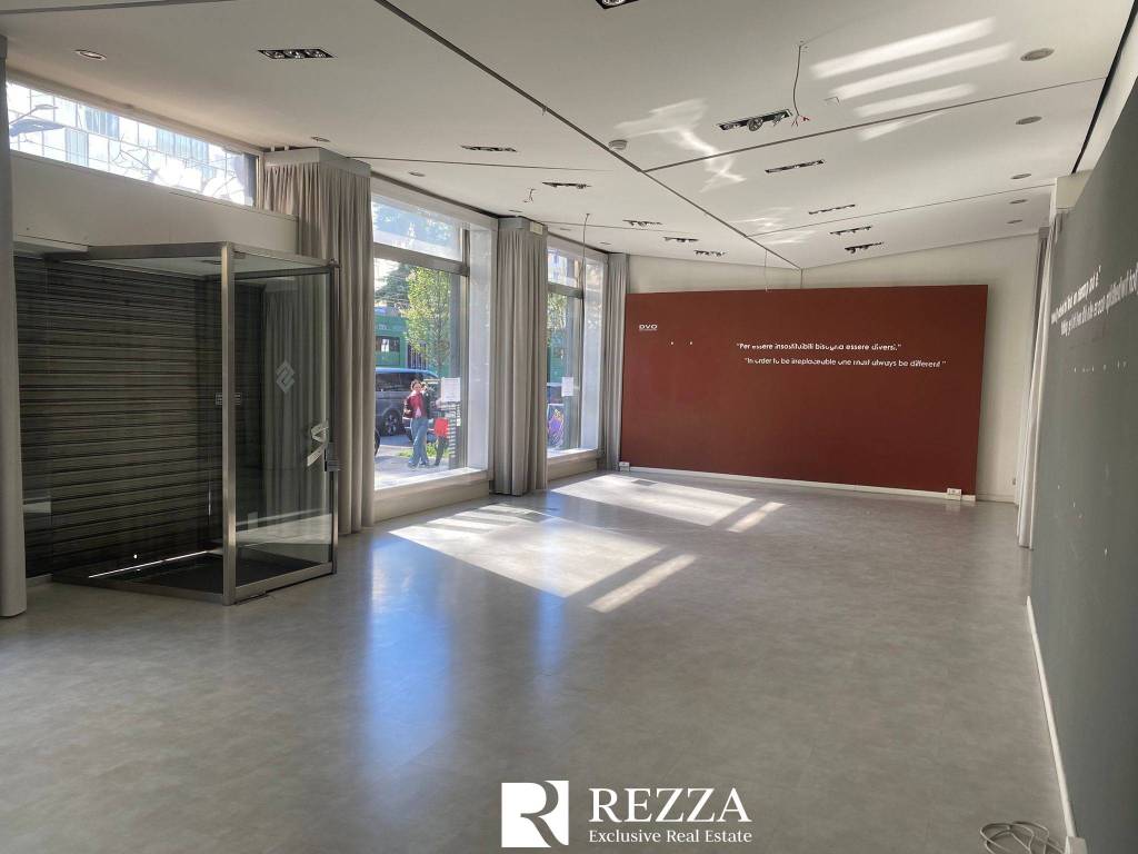 negozio in vendita a Milano in zona XXII Marzo