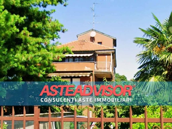 appartamento in vendita a Milano in zona Baggio