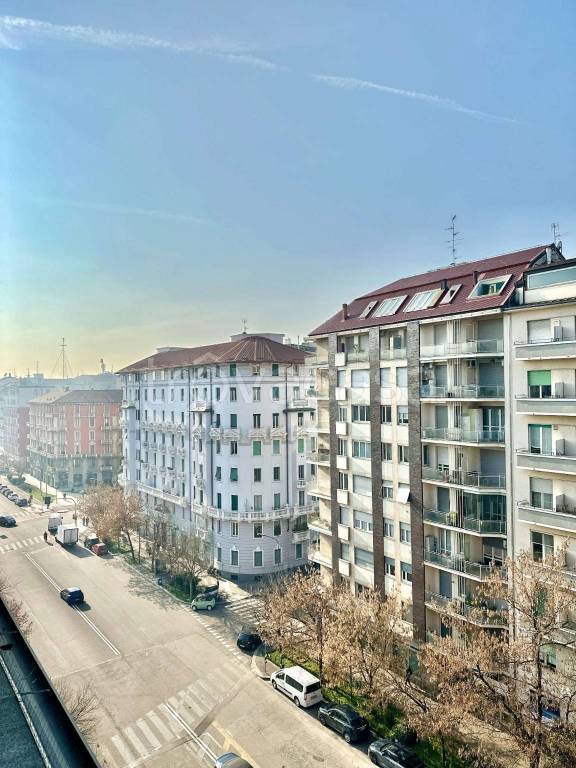 appartamento in vendita a Milano in zona Cadorna