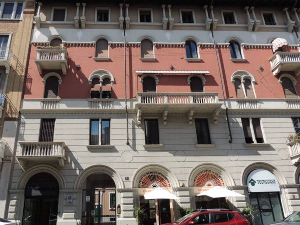 negozio in vendita a Milano in zona Città Studi