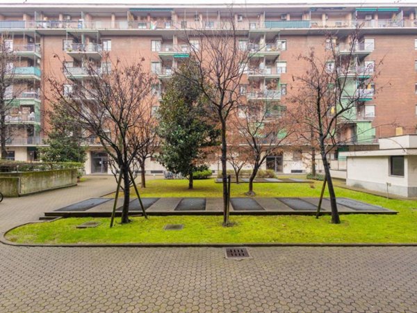 appartamento in vendita a Milano in zona Famagosta
