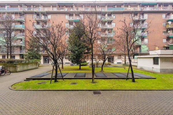 appartamento in vendita a Milano in zona Famagosta