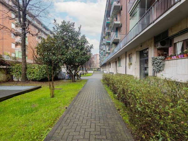 appartamento in vendita a Milano in zona Famagosta