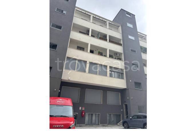 appartamento in vendita a Milano in zona Guastalla