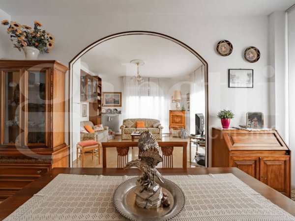 appartamento in vendita a Milano in zona Famagosta