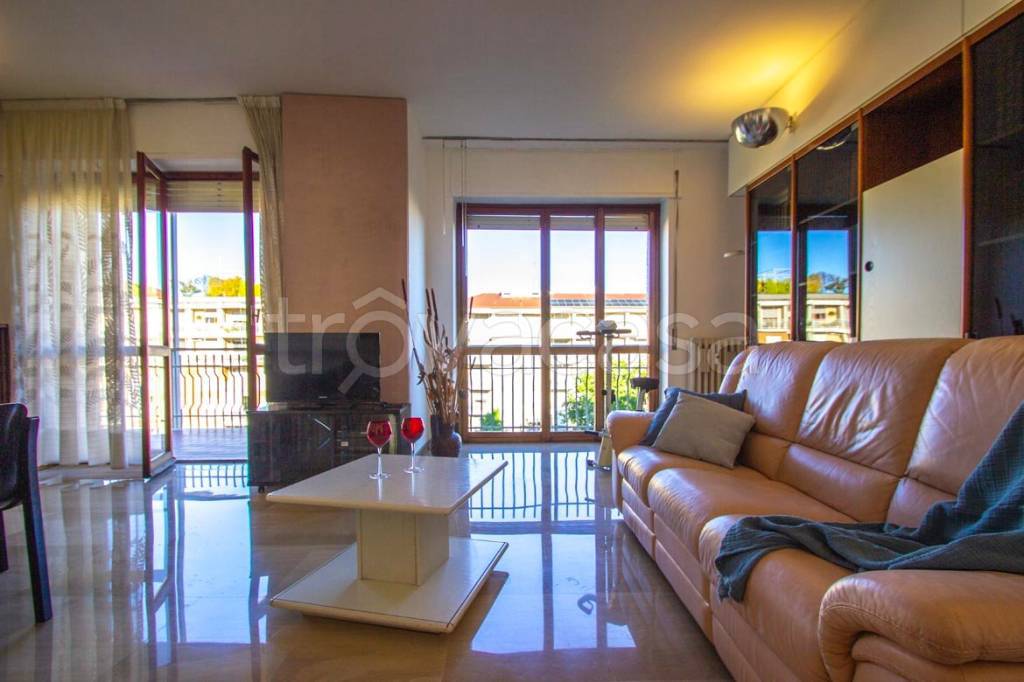 appartamento in vendita a Milano in zona Famagosta