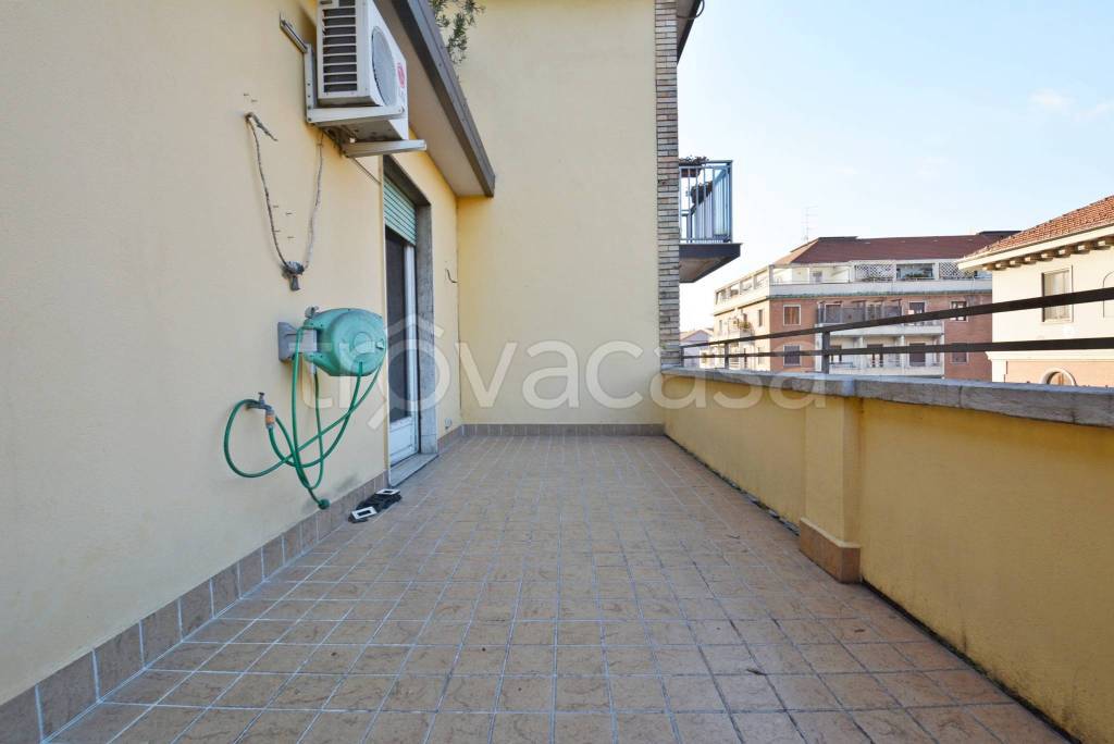 appartamento in vendita a Milano in zona Famagosta