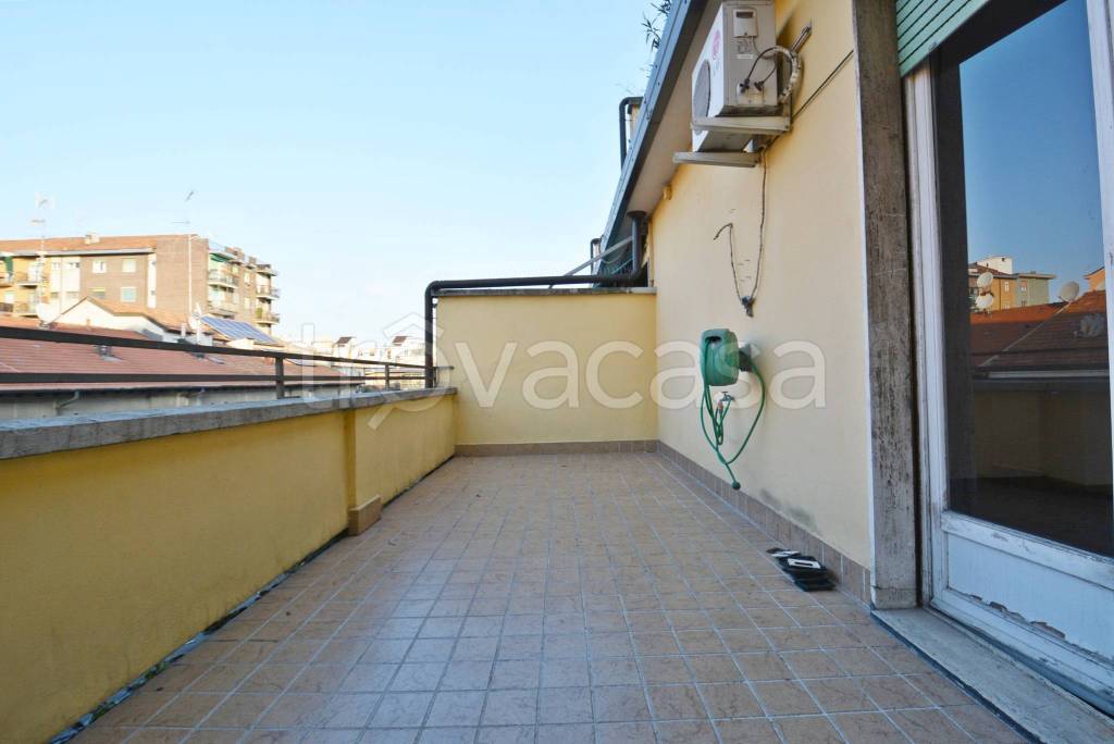 appartamento in vendita a Milano in zona Famagosta