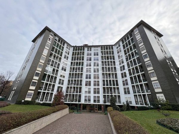 appartamento in vendita a Milano in zona Lorenteggio