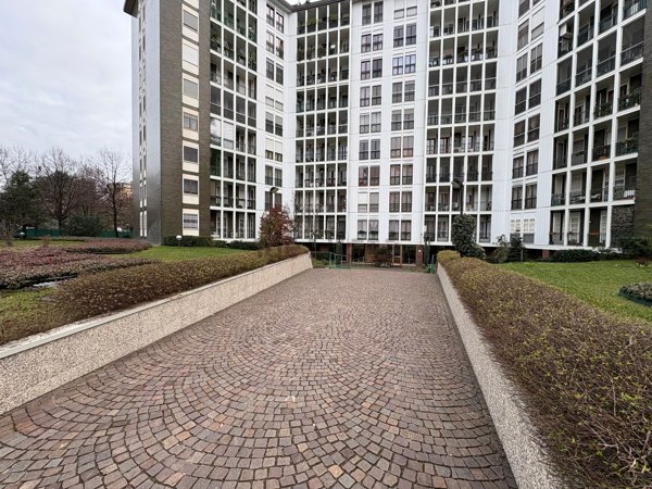 appartamento in vendita a Milano in zona Lorenteggio