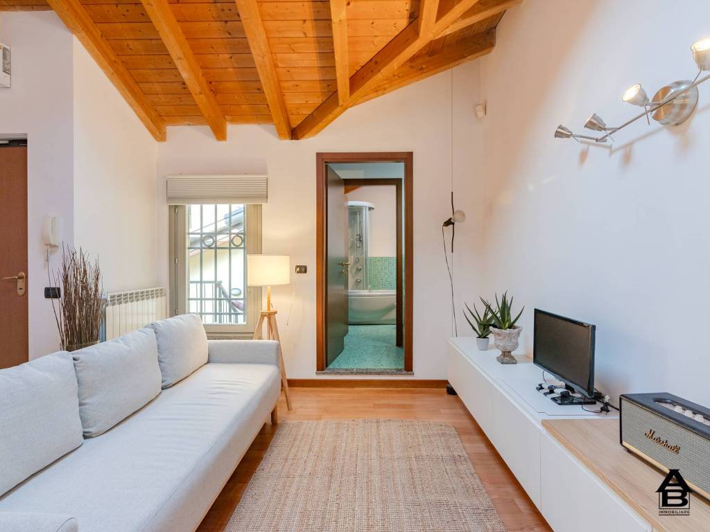 appartamento in vendita a Milano in zona Casoretto